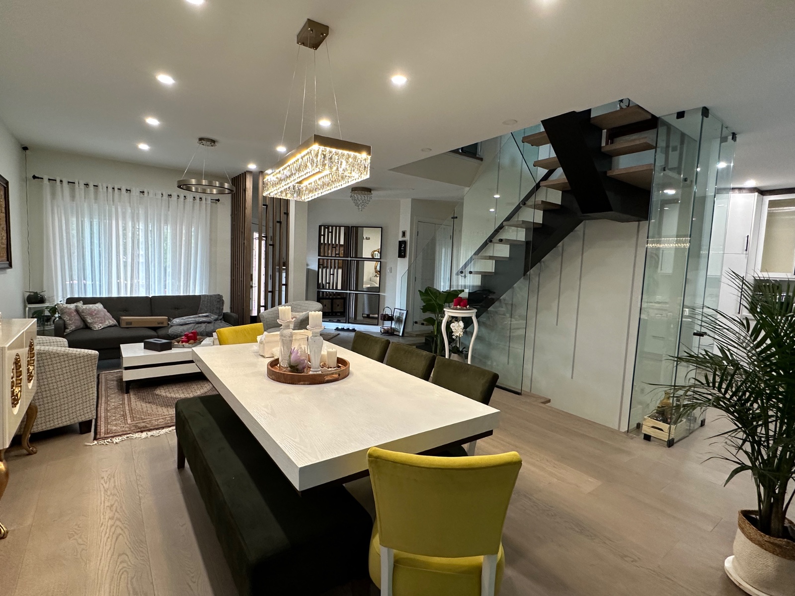 Full house Reno, Richmond Hill